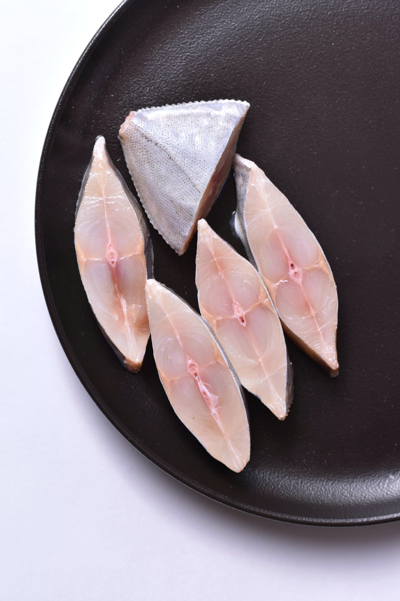 Black Pomfret slice
